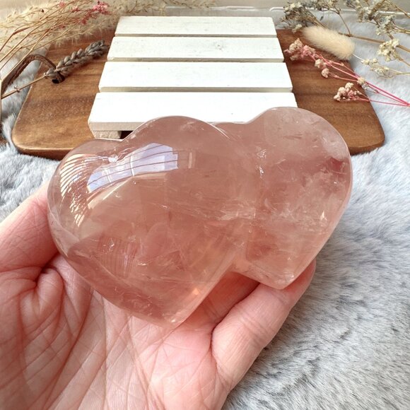 Gorgeous Gemmy Rose Quartz Double Heart Carving - Picture 5 of 7